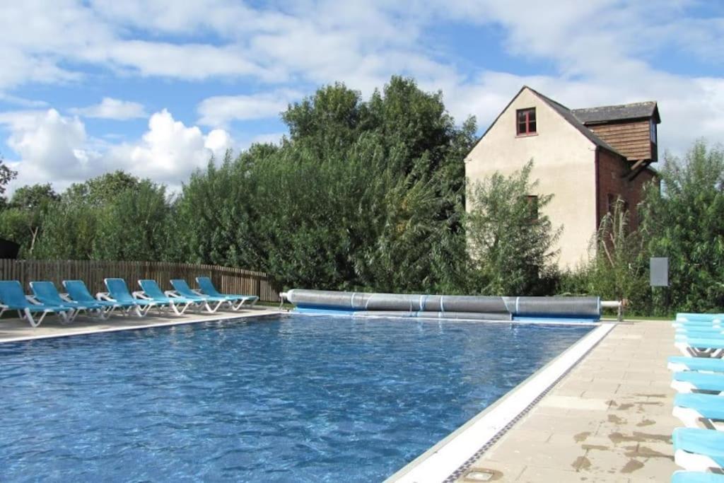Blueberry Cottage - Lower Mill Estate Somerford Keynes Exterior photo